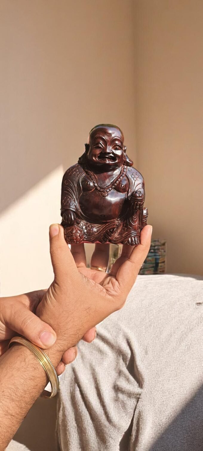 Laughing Buddha statue
